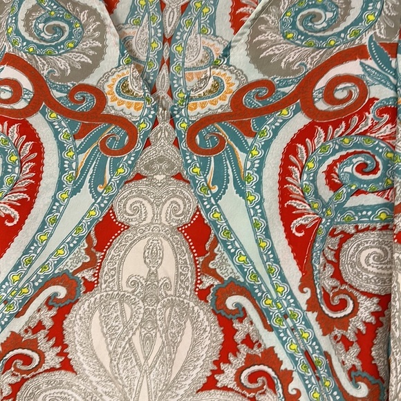 Super Cute, Crosby. 3/4 slitted BELL Sleeve Boho Multicolored blouse size S - Picture 4 of 7